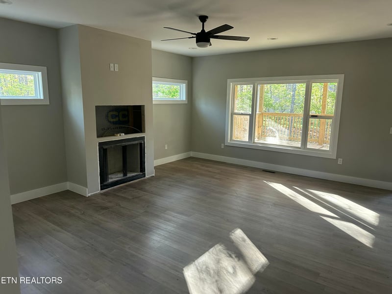 230 Thrushwood Dr, Crossville, TN 38558