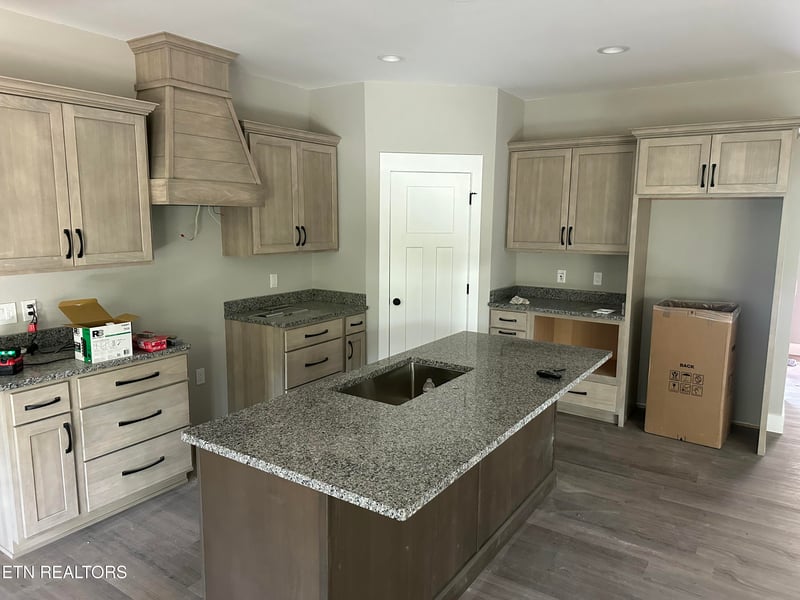 230 Thrushwood Dr, Crossville, TN 38558