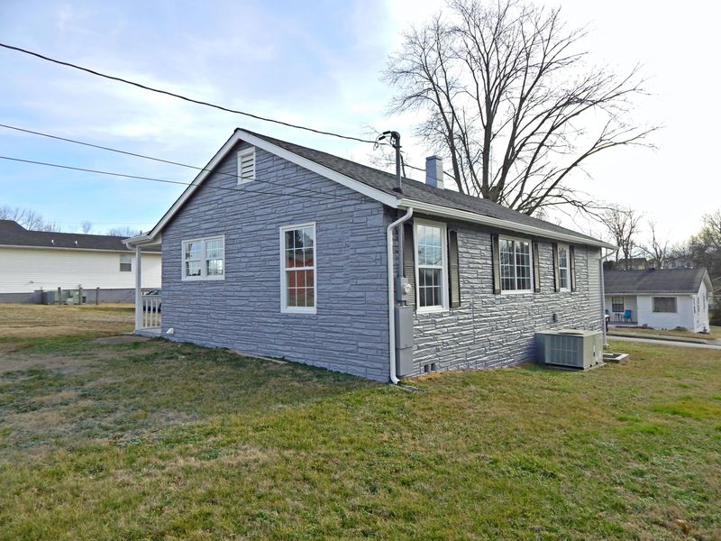 230 W Howe St, Alcoa, TN 37701