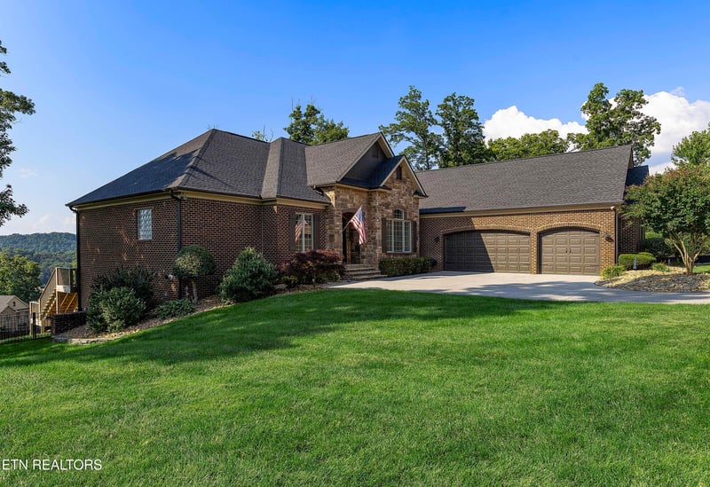 230 Windswept Dr, Lenoir City, TN 37772