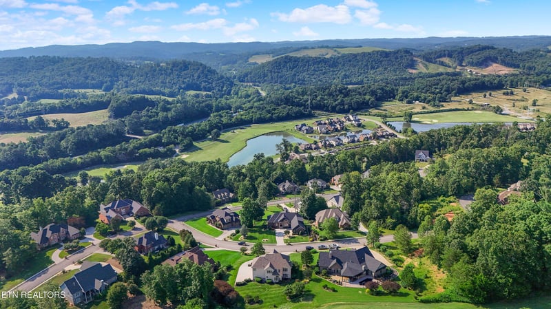 230 Windswept Dr, Lenoir City, TN 37772