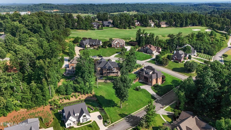 230 Windswept Dr, Lenoir City, TN 37772