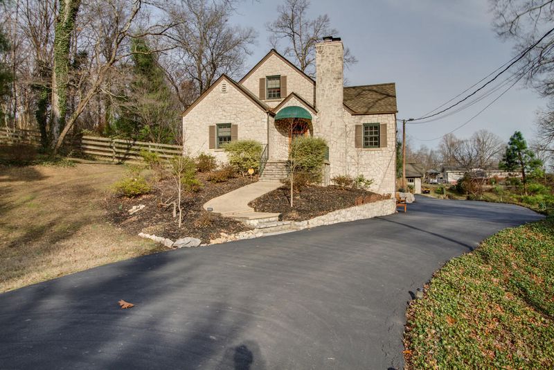 2300 Spring Hill Rd, Knoxville, TN 37914