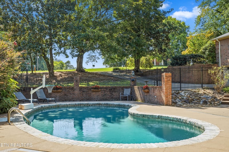 2301 Craig Cove Rd, Knoxville, TN 37919
