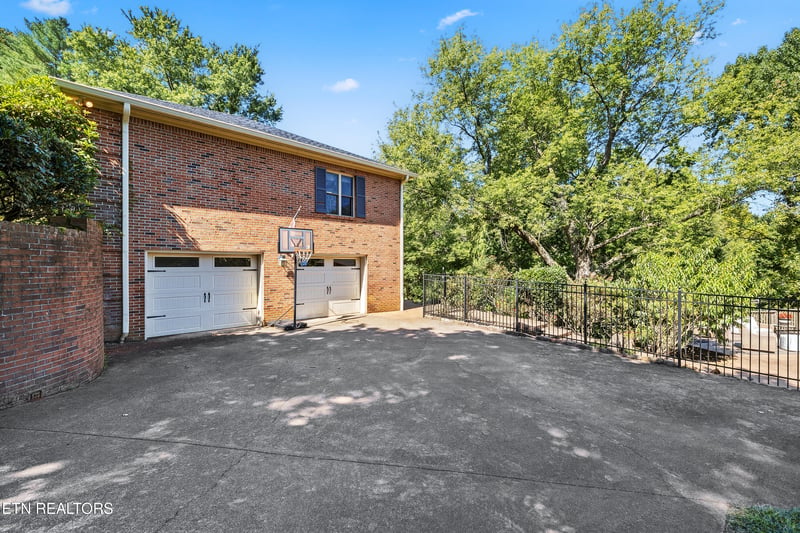 2301 Craig Cove Rd, Knoxville, TN 37919
