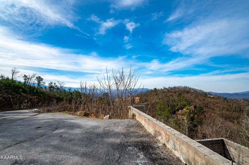 2301 Windy Ln, Sevierville, TN 37876