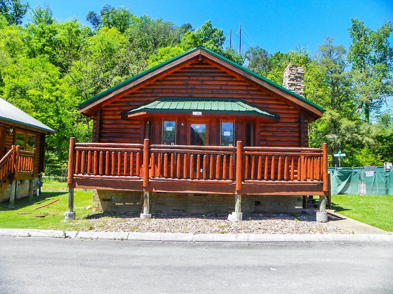 2302 River Port Way, Pigeon Forge, TN 37863