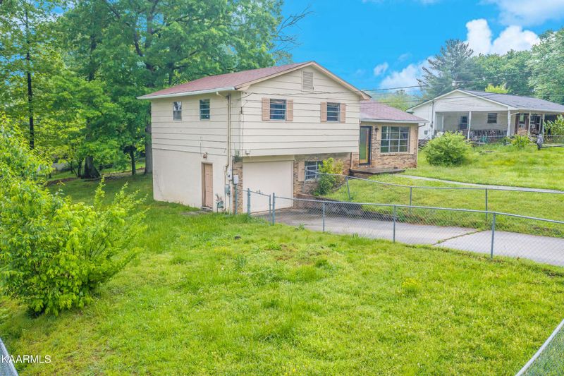 2303 Quillen Dr, Morristown, TN 37814
