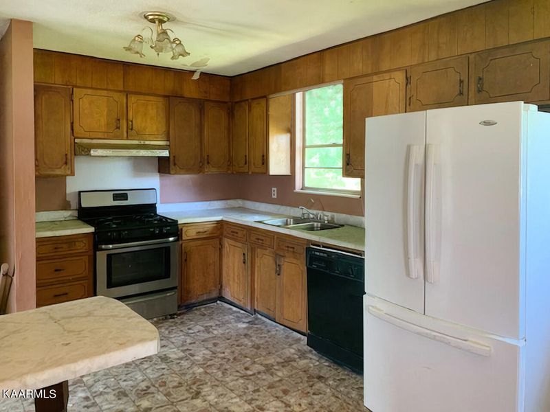 2303 Quillen Dr, Morristown, TN 37814