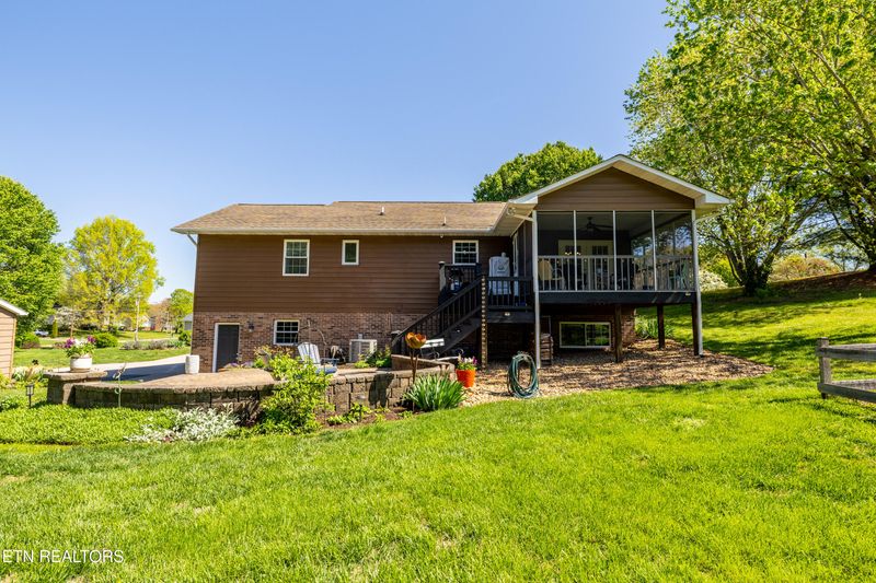 2303 Riverside Dr, Maryville, TN 37804