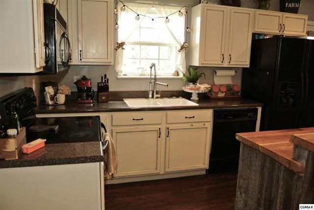 2304 Island Blvd, Sevierville, TN 37876