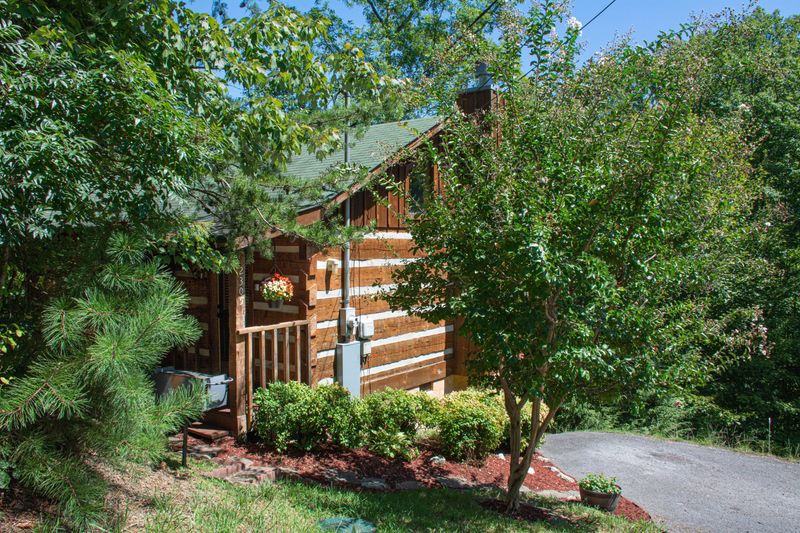 2305 Foxwell Way, Sevierville, TN 37876