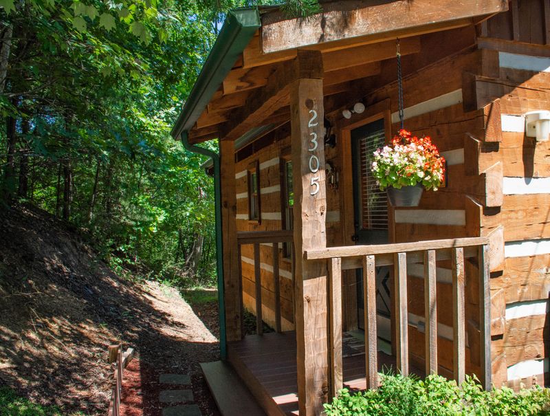 2305 Foxwell Way, Sevierville, TN 37876