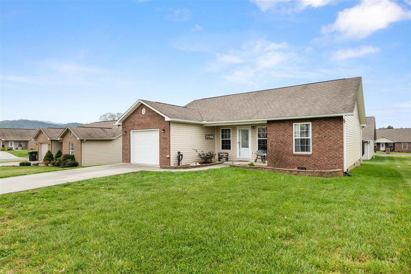 2305 Monarch Cir, Sevierville, TN 37876