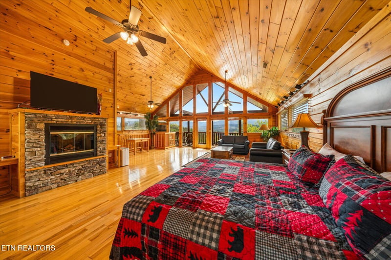 2305 Rand Rd, Pigeon Forge, TN 37876