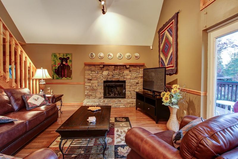 2306 Misty Ln, Sevierville, TN 37876