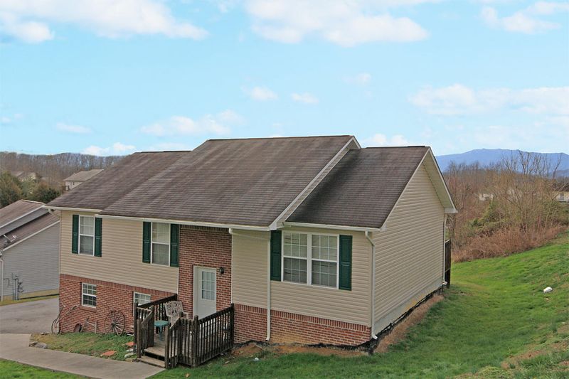 2306 Quartz Ct, Sevierville, TN 37876