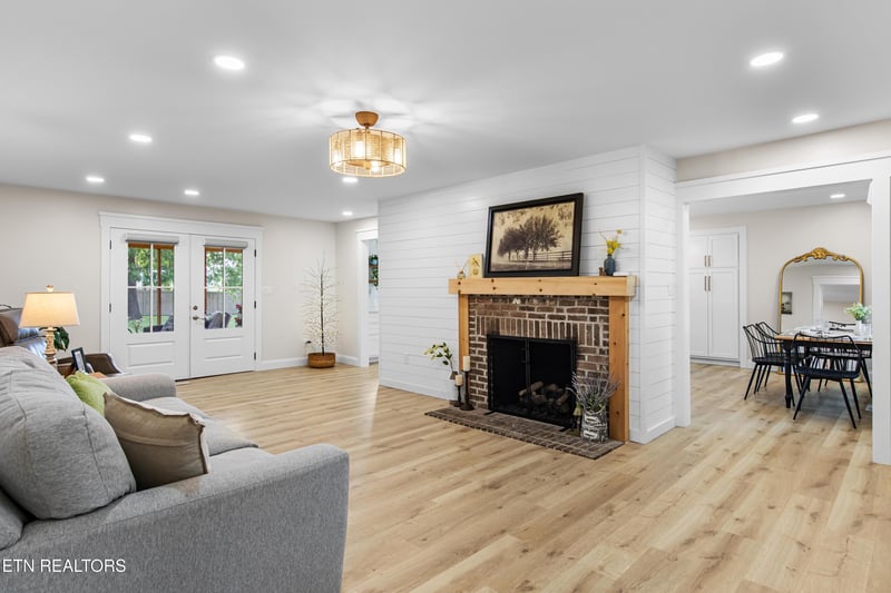 2307 Chesterfield Dr, Maryville, TN 37803
