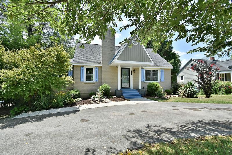2308 Fair Dr, Knoxville, TN 37918