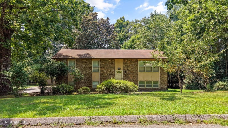 2309 Black Bear Rd, Knoxville, TN 37923