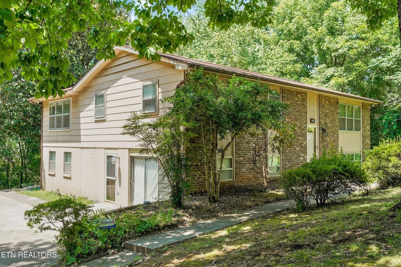 2309 Black Bear Rd, Knoxville, TN 37923