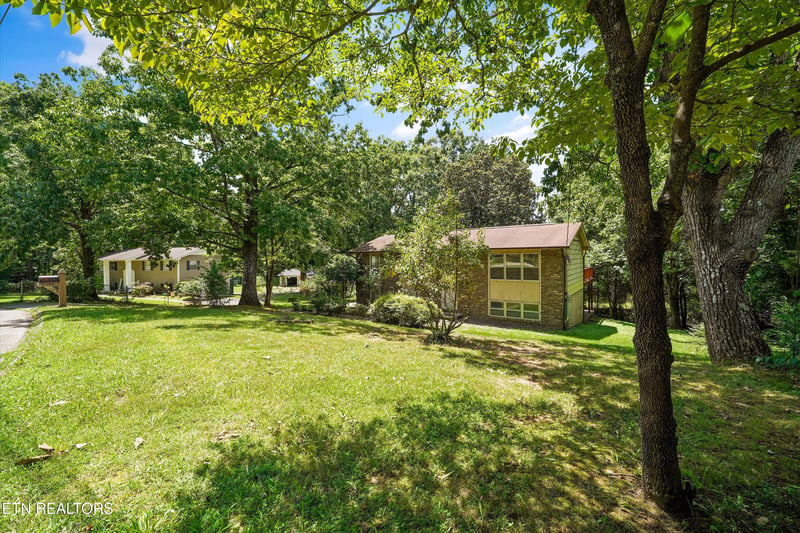 2309 Black Bear Rd, Knoxville, TN 37923
