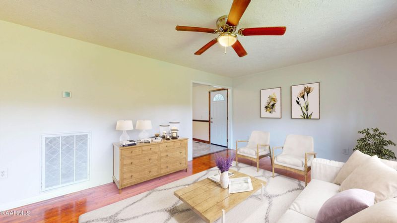 2309 E Wolf Valley Rd, Clinton, TN 37716