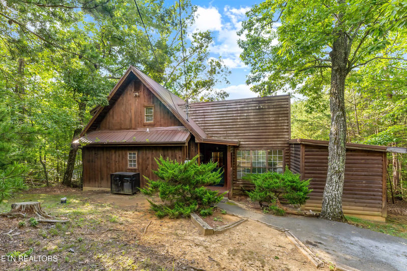 2309 Misty Ln, Pigeon Forge, TN 37876