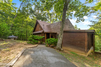 2309 Misty Ln, Pigeon Forge, TN 37876