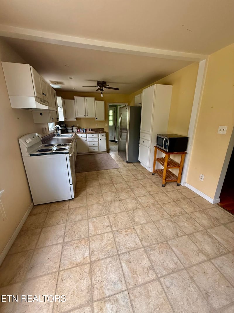 231 Airport Rd, Oliver Springs, TN 37840