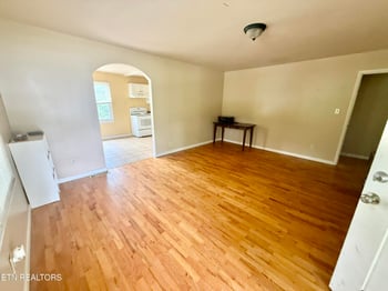 231 Airport Rd, Oliver Springs, TN 37840