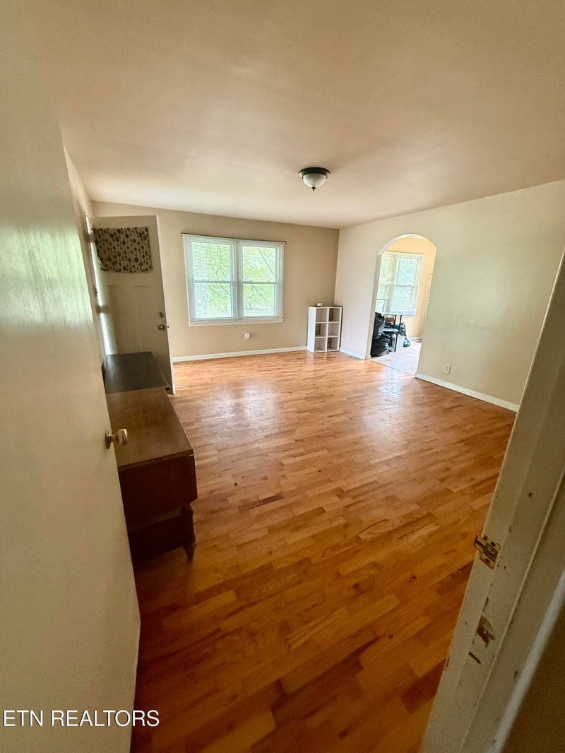 231 Airport Rd, Oliver Springs, TN 37840