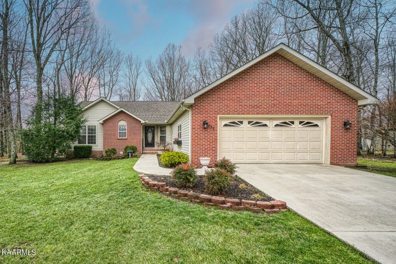 231 Amherst Ln, Crossville, TN 38558