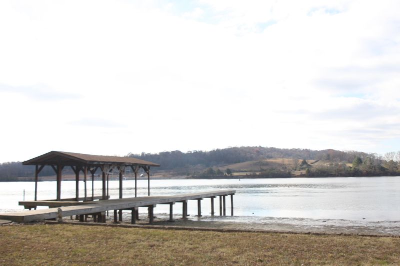 231 Channel Dr, Loudon, TN 37774