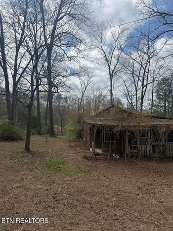 231 Crockett Lake Dr, Crossville, TN 38572