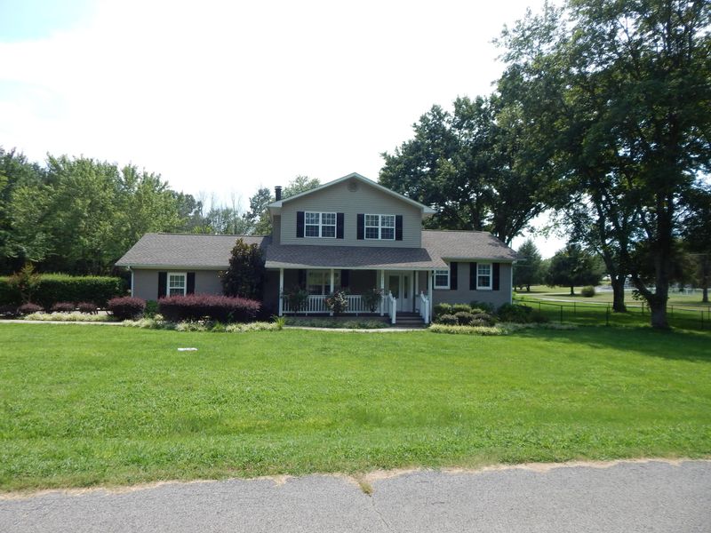 231 Edgelake Dr, Kingston, TN 37763
