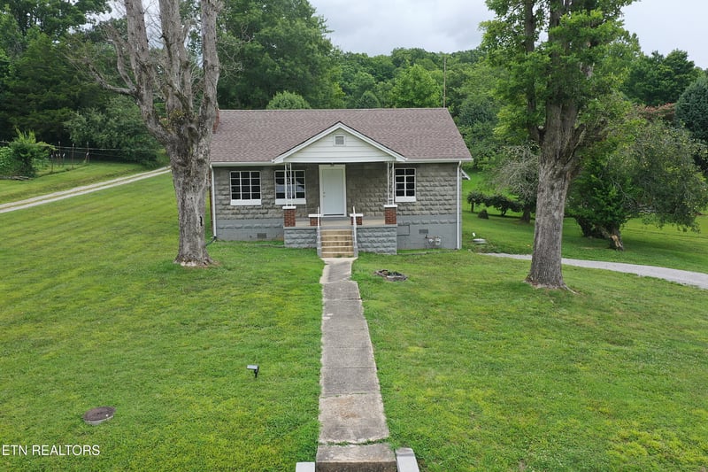 231 Galloway Dr, Helenwood, TN 37755