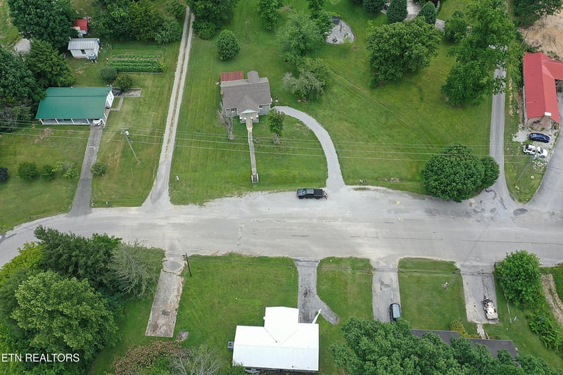 231 Galloway Dr, Helenwood, TN 37755