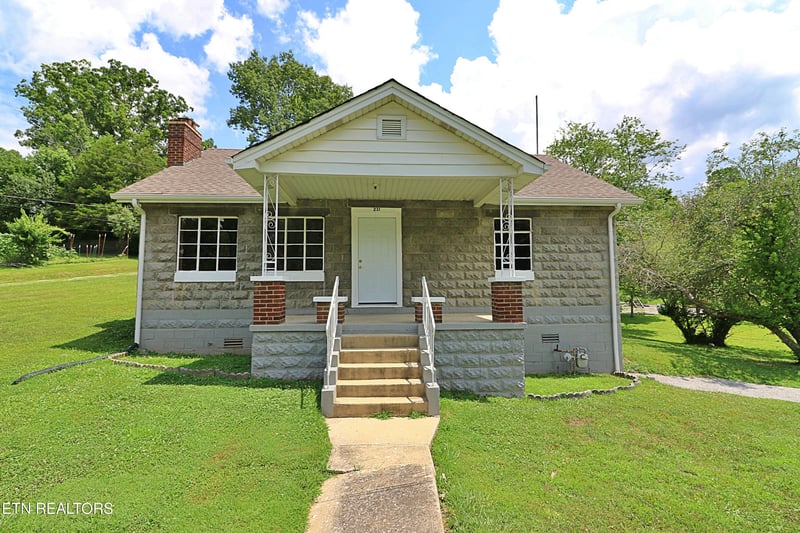 231 Galloway Dr, Helenwood, TN 37755