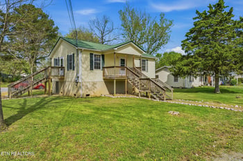 231 Henderson Ave, Sevierville, TN 37862