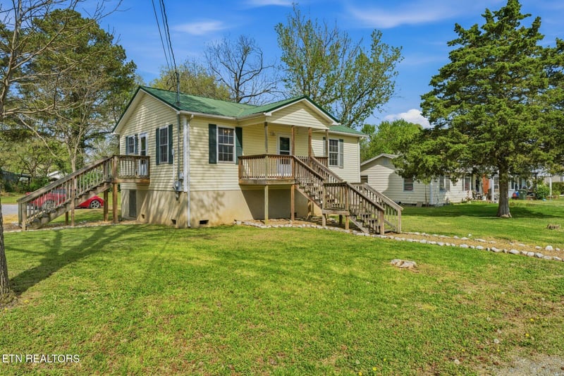 231 Henderson Ave, Sevierville, TN 37862