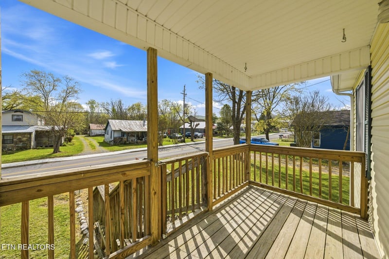 231 Henderson Ave, Sevierville, TN 37862