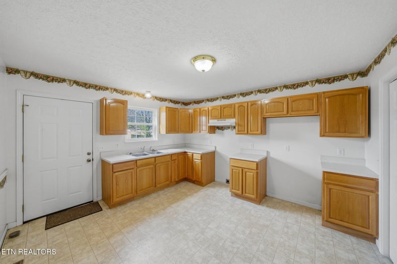 231 Henderson Ave, Sevierville, TN 37862