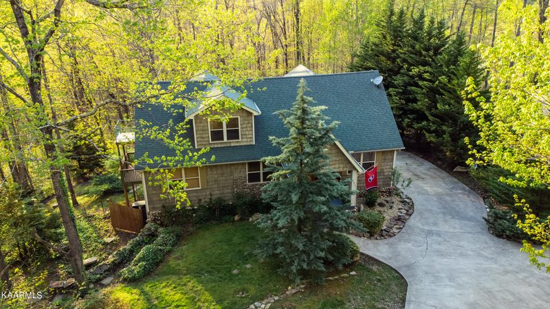231 Mountain Lake Dr, Rocky Top, TN 37769