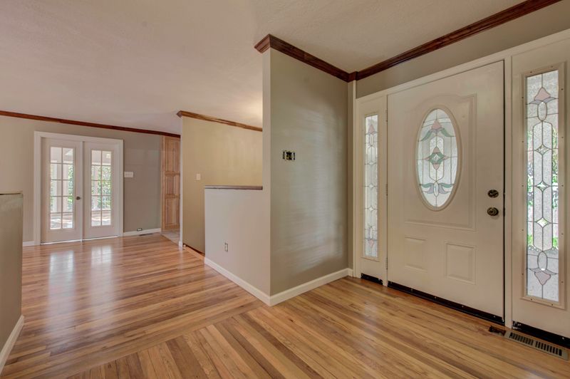 231 Outer Dr, Oak Ridge, TN 37830