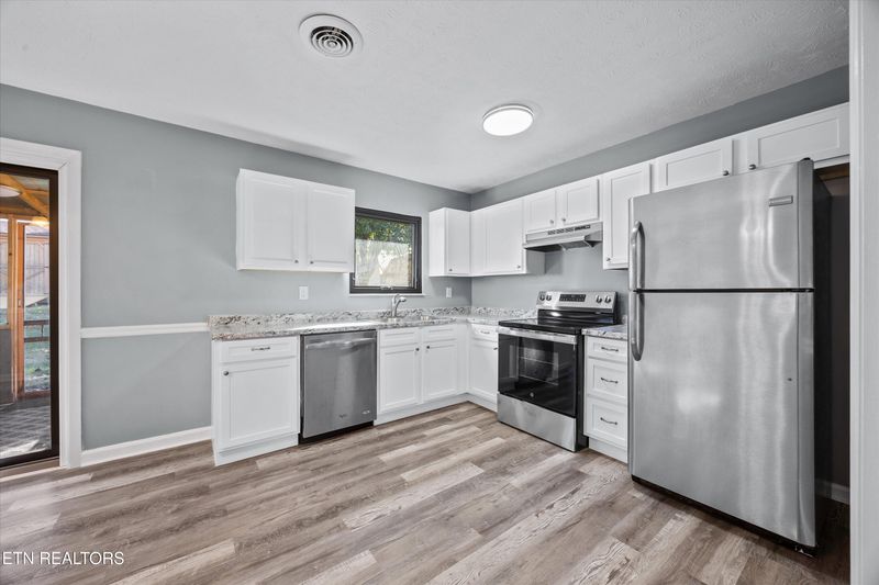 231 River Bottom Dr, Sevierville, TN 37862