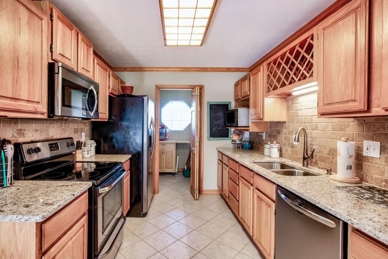 231 Springfield Ln, Jacksboro, TN 37757