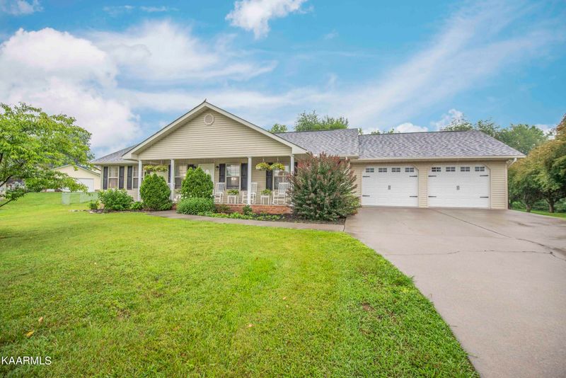 231 Twin Ridges Dr, Maryville, TN 37804