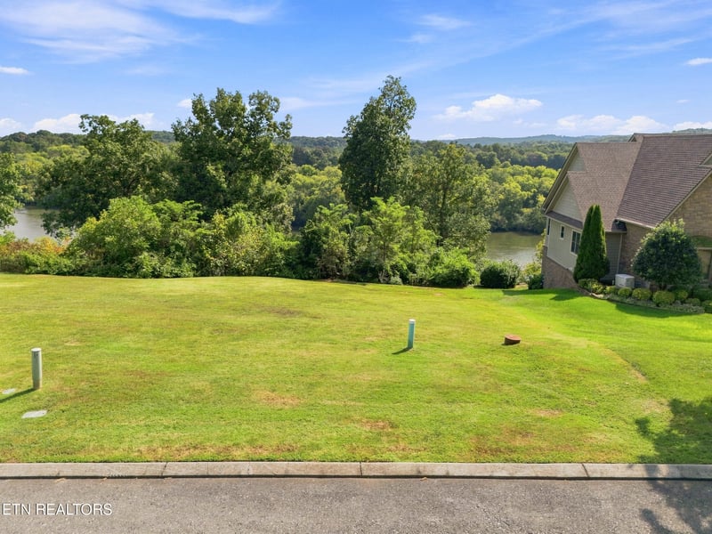 231 Waters Edge Way, Lenoir City, TN 37771
