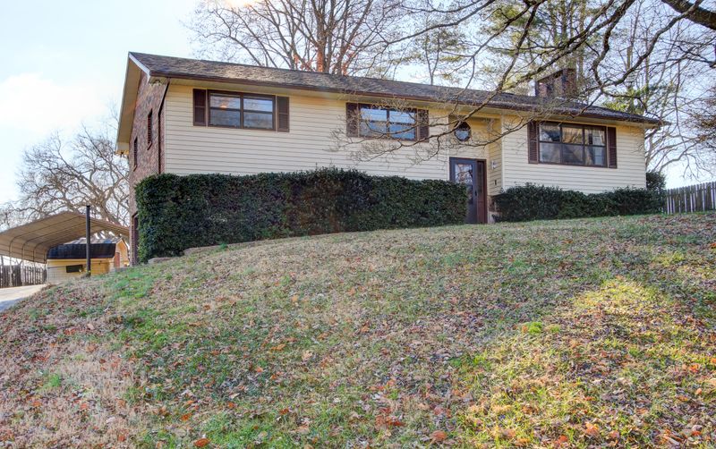 231 Woodland Dr, Kingston, TN 37763